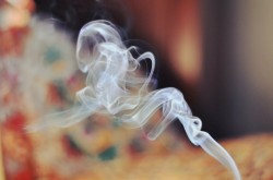 Опасность коронавируса для курильщиков оценили в Минздраве