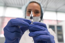 ​Большинство российских врачей не доверяют вакцине от коронавируса