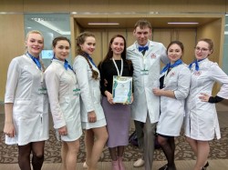 Омские студенты-медики, спасли жизнь пассажиру в самолете