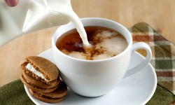 Чай с молоком: это полезно или вредно?