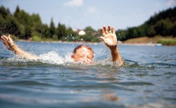 В Роспотребнадзоре рассказали, какие болезни можно подхватить во время купания