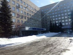 В Омске больницы переводят в штатный режим работы