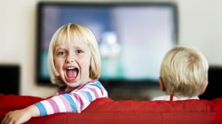 Как уберечь ребенка от телевизора?