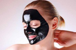 Домашняя маска для лица с активированным углем