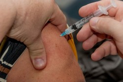 Попова заявила об отказе от обязательных прививок против COVID