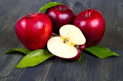 Медики раскрыли целебный эффект от регулярного употребления яблок