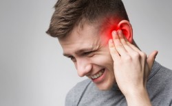 Медик объяснила, чем грозит звон в ушах